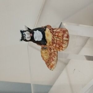 Cat figurines by Adorables Collection, hand crafted and painted in Scotland.